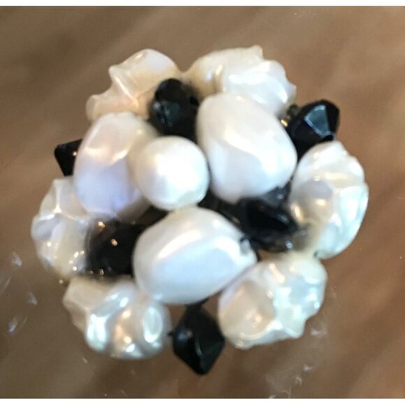 Cluster Clip-On Earrings Vintage With Faux Pearls & Black Beads Grandmacore - Picture 5 of 7